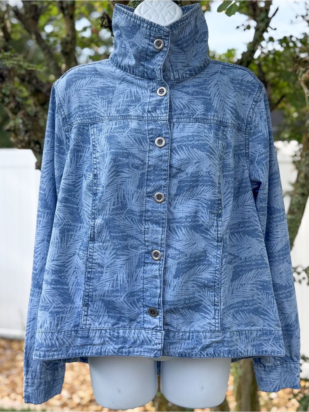 DG2 Diane Gilman Blue Palm Print Denim Jacket Medium